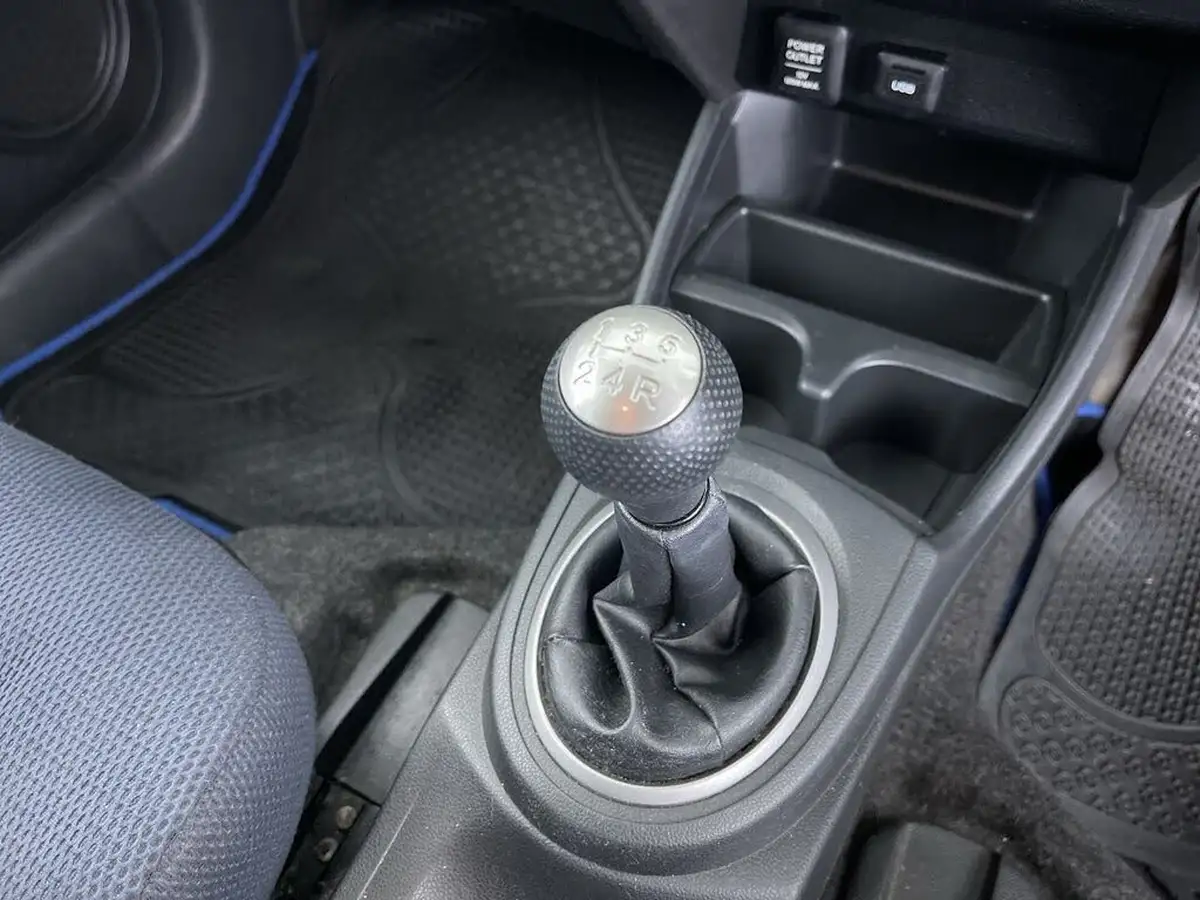 2013-honda-jazz-14-es-plus-big-44