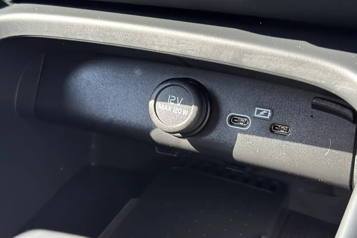 2024-volvo-xc40-20-b3-core-big-21
