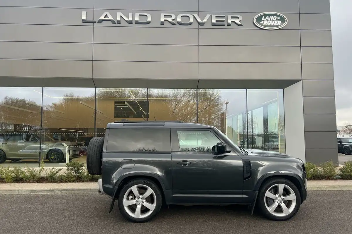 2021-land-rover-90-defender-30-d250-hse-big-1