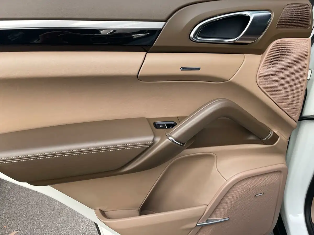 2012-porsche-cayenne-30td-big-41