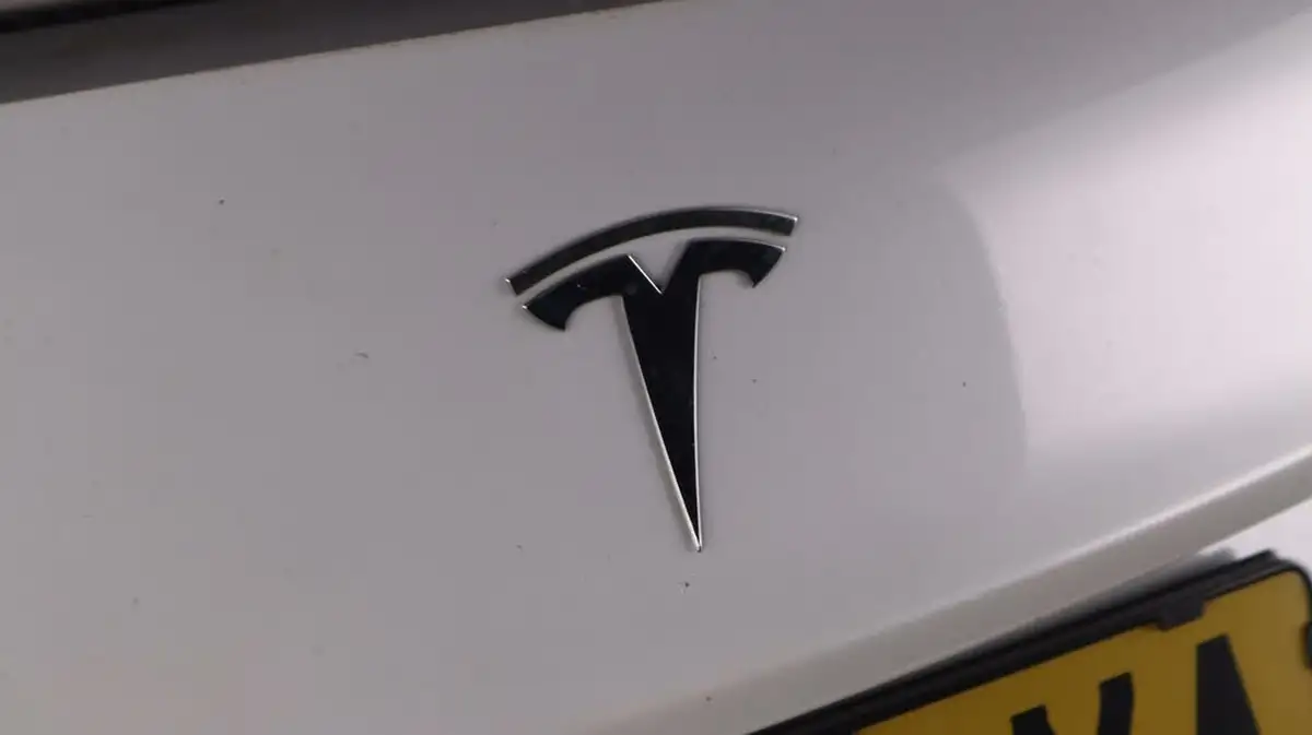 2020-tesla-model-3-e-performance-big-20