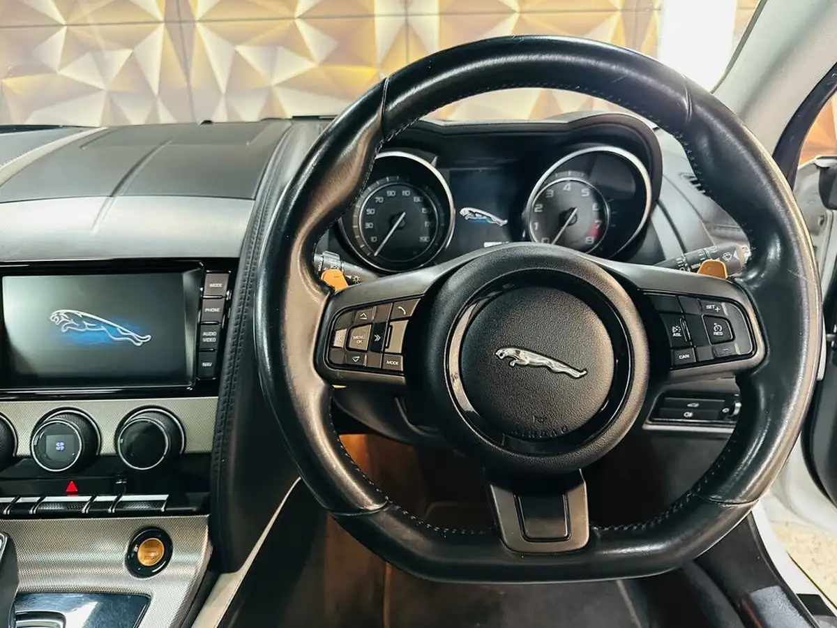 2014-jaguar-f-type-30-v6-coupe-quickshift-big-41