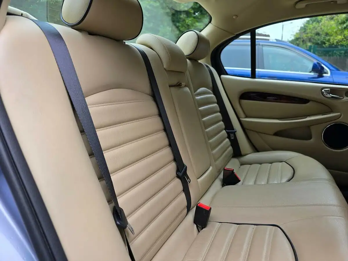 2009-jaguar-x-type-20-sovereign-saloon-big-29