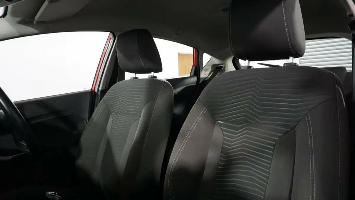2016-ford-fiesta-10t-zetec-100ps-ecoboost-ss-5d-big-11