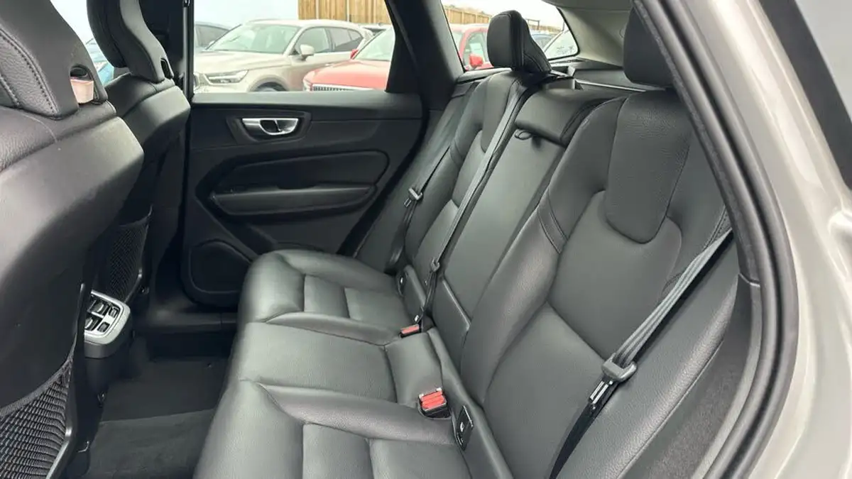 2023-volvo-xc60-20td-b4-plus-big-9