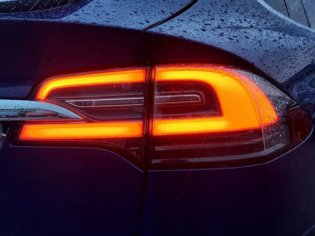 2017-tesla-model-x-e-90d-big-10