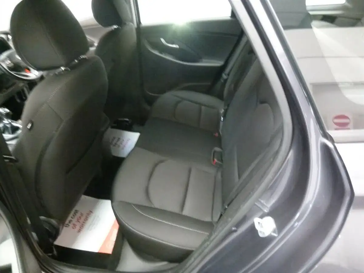 2019-hyundai-i30-10-t-gdi-se-nav-tourer-big-17