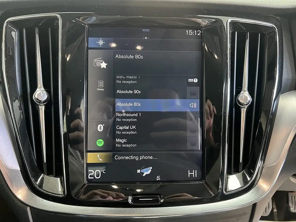 2019-volvo-v60-20td-d3-momentum-big-13