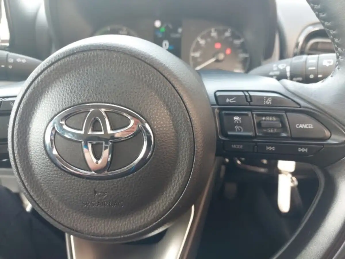 2022-toyota-yaris-15-vvt-i-icon-big-12