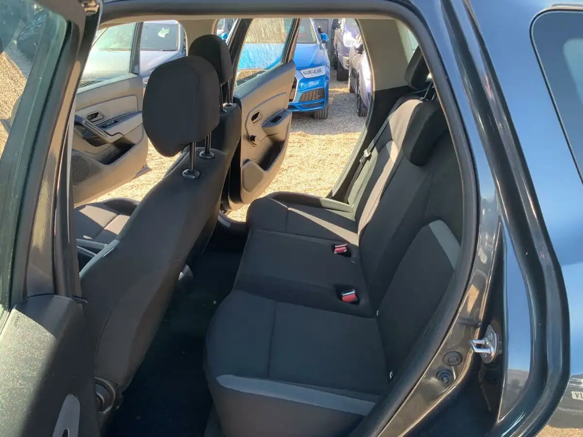 2020-dacia-duster-10-tce-essential-100bhp-ss-big-30