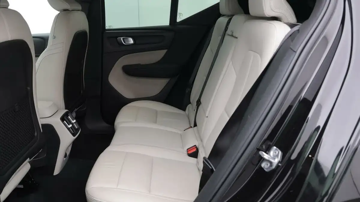 2019-volvo-xc40-20-t4-inscription-awd-big-16