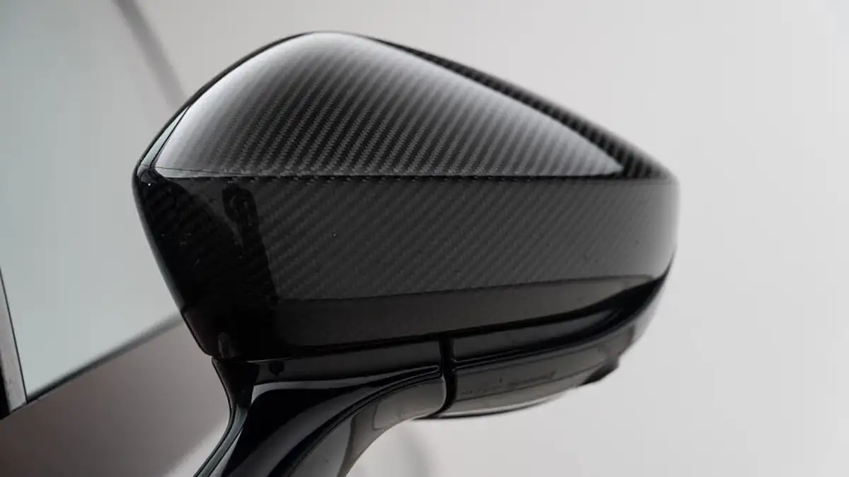 2022-aston-martin-dbx-40-v8-big-16