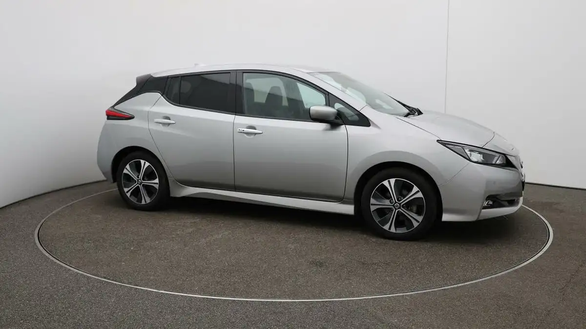 2021-nissan-leaf-e-tekna-big-39