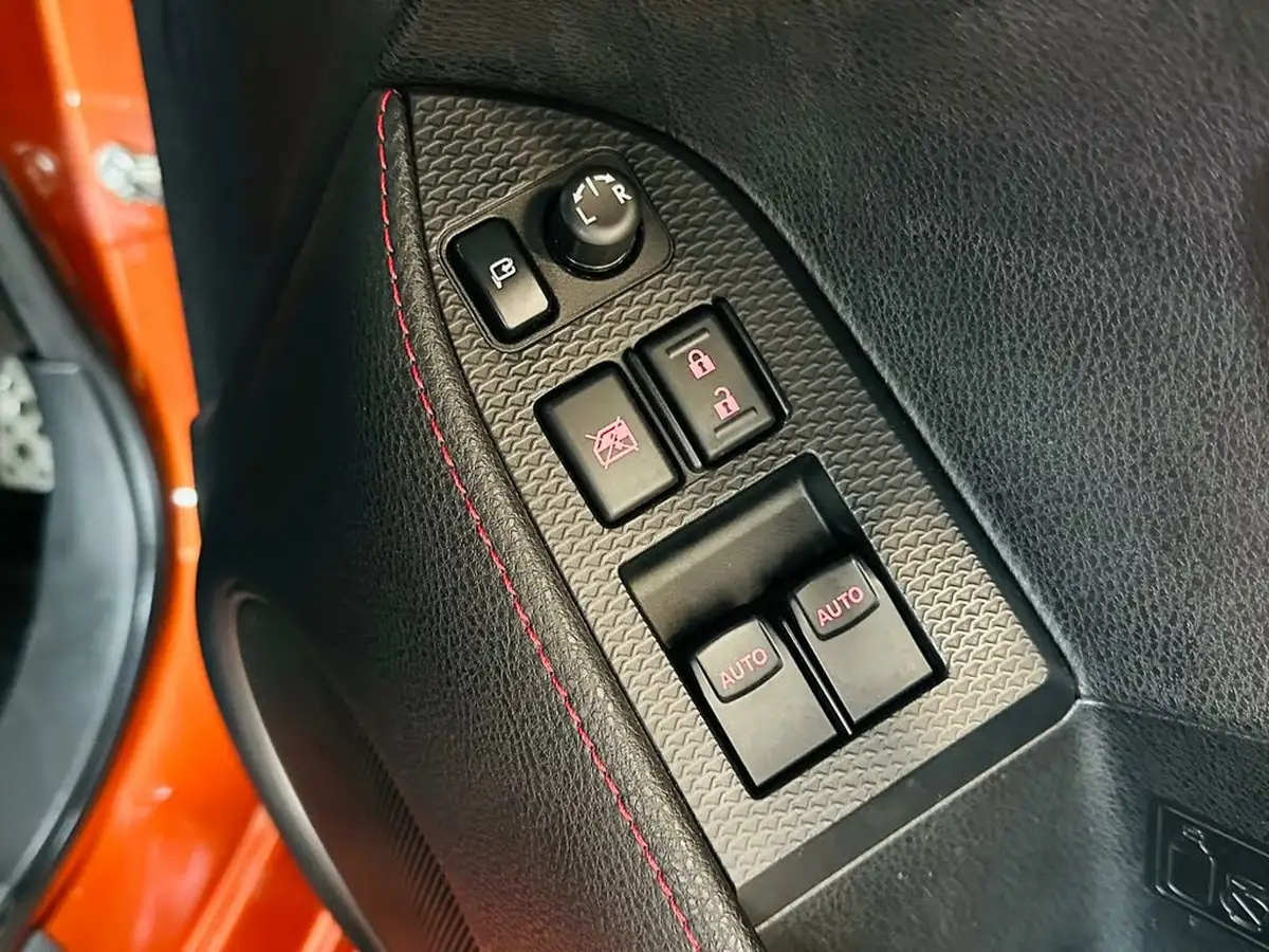 2015-toyota-gt86-big-55
