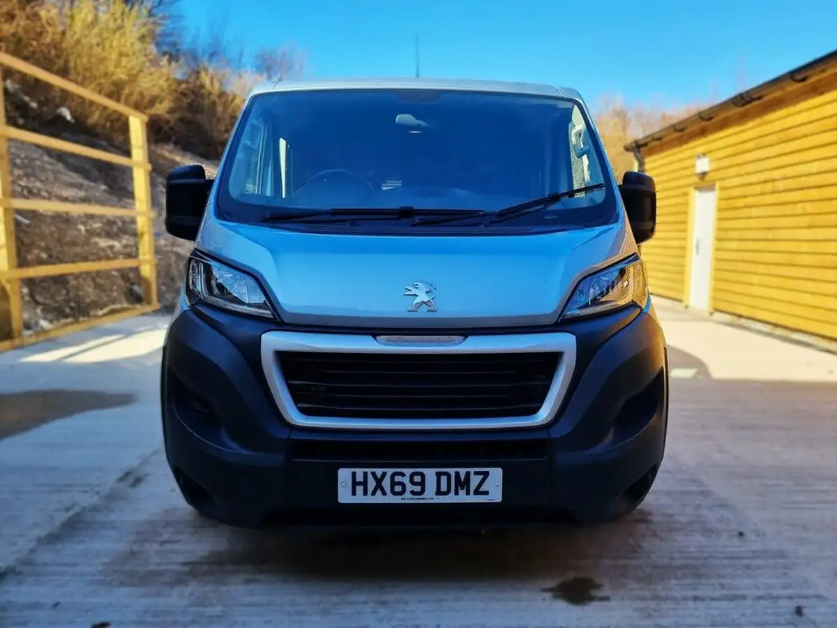 2019-peugeot-boxer-22-bluehdi-s-333-l1-h1-window-big-12