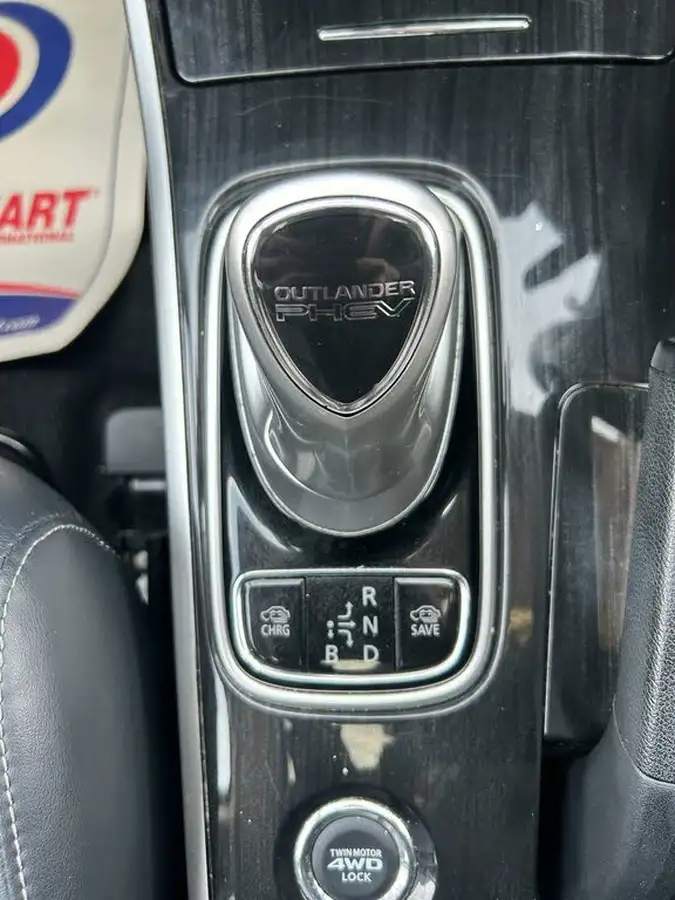 2016-mitsubishi-outlander-20-gx4h-phev-big-37