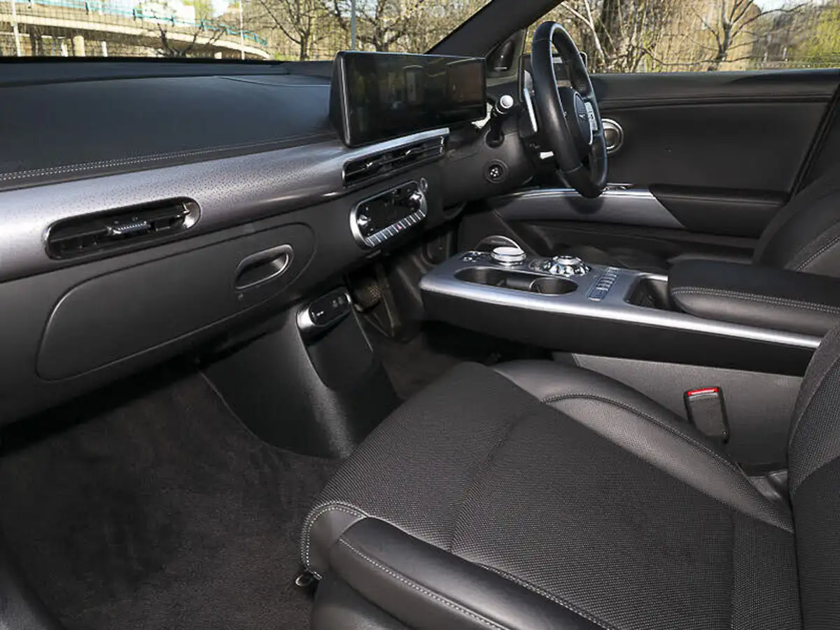 2024-genesis-gv60-e-sport-big-5