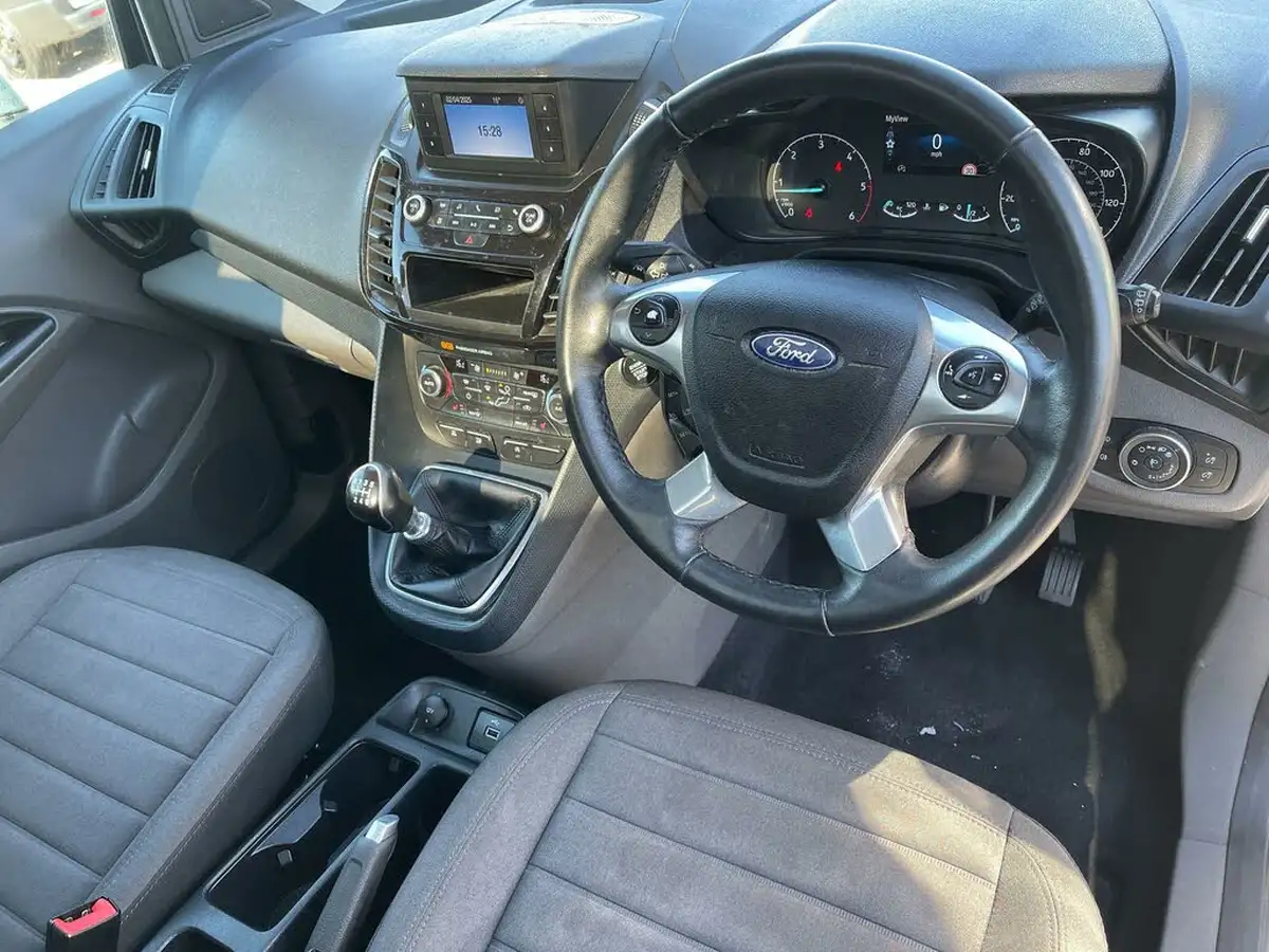 2021-ford-grand-tourneo-connect-15-titanium-big-35