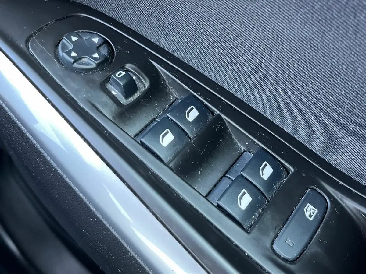2019-vauxhall-grandland-x-12-se-big-27
