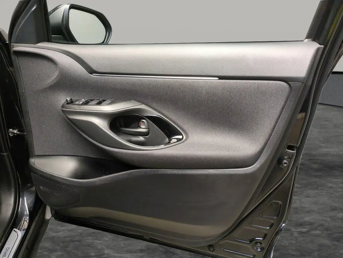 2024-toyota-yaris-cross-15-vvt-i-design-big-27
