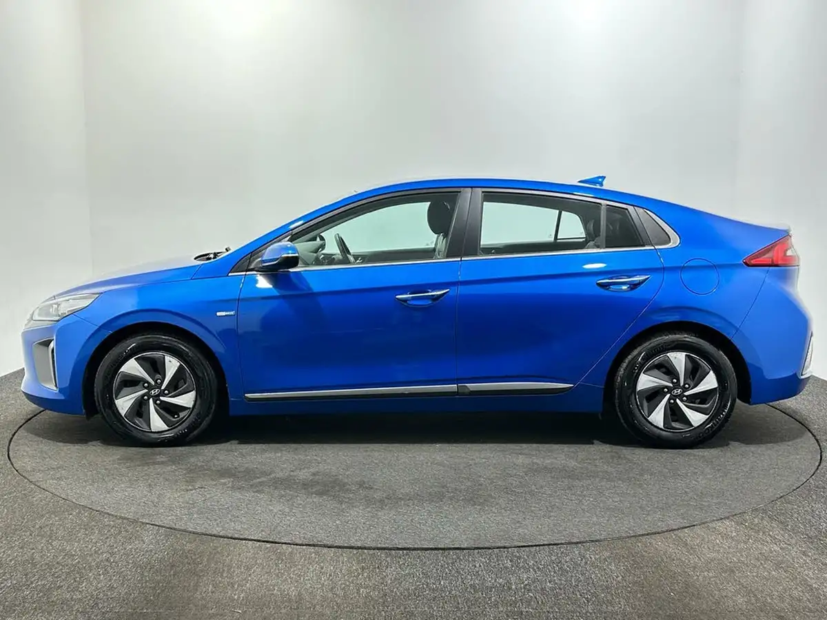 2018-hyundai-ioniq-16-gdi-premium-se-hybrid-big-3