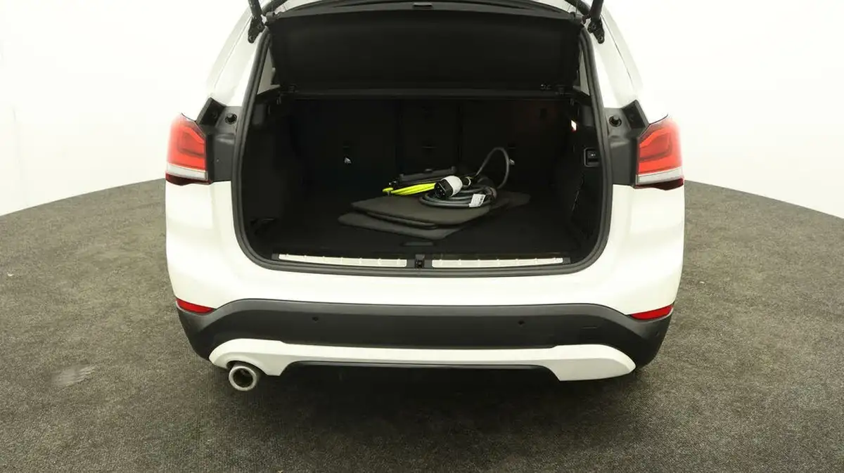 2021-bmw-x1-15-xdrive-25e-phev-sport-big-16