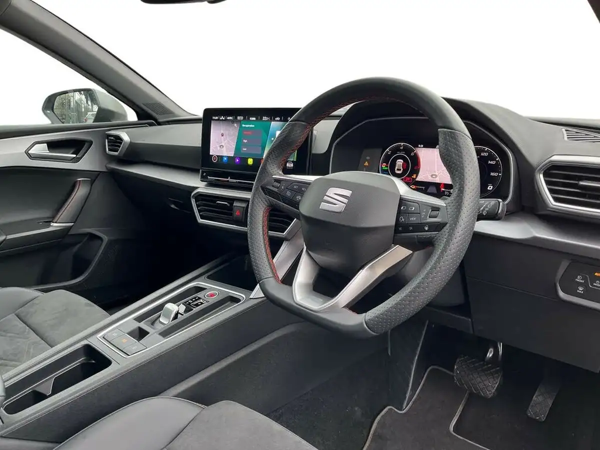 2024-seat-leon-14-e-hybrid-fr-sport-hatchback-big-4