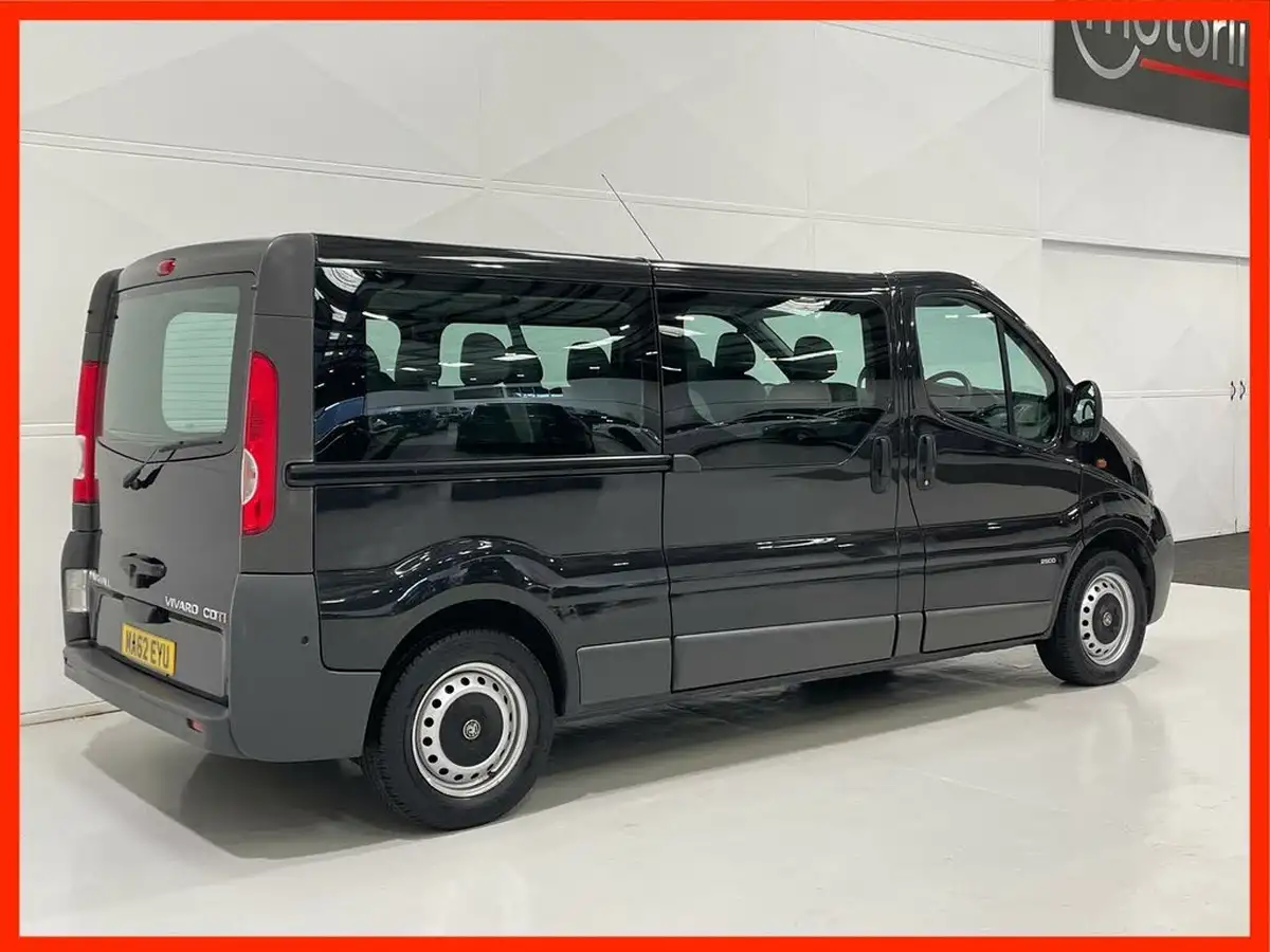 2012-vauxhall-vivaro-20td-2900-lwb-combi-big-2