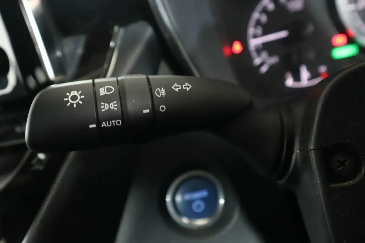 2020-toyota-corolla-18-vvt-i-icon-spare-wheel-hatchback-5d-big-14