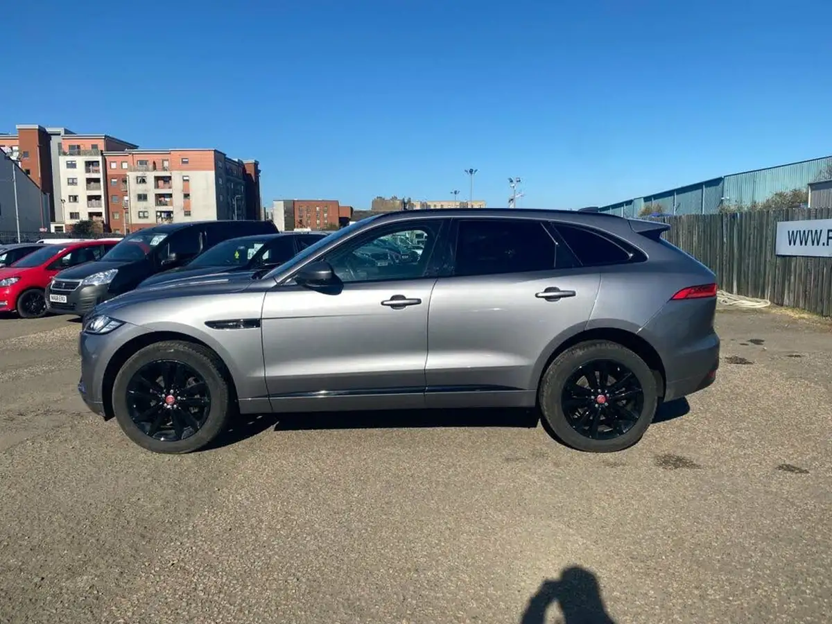 2020-jaguar-f-pace-20-i4d-chequered-flag-180ps-big-3