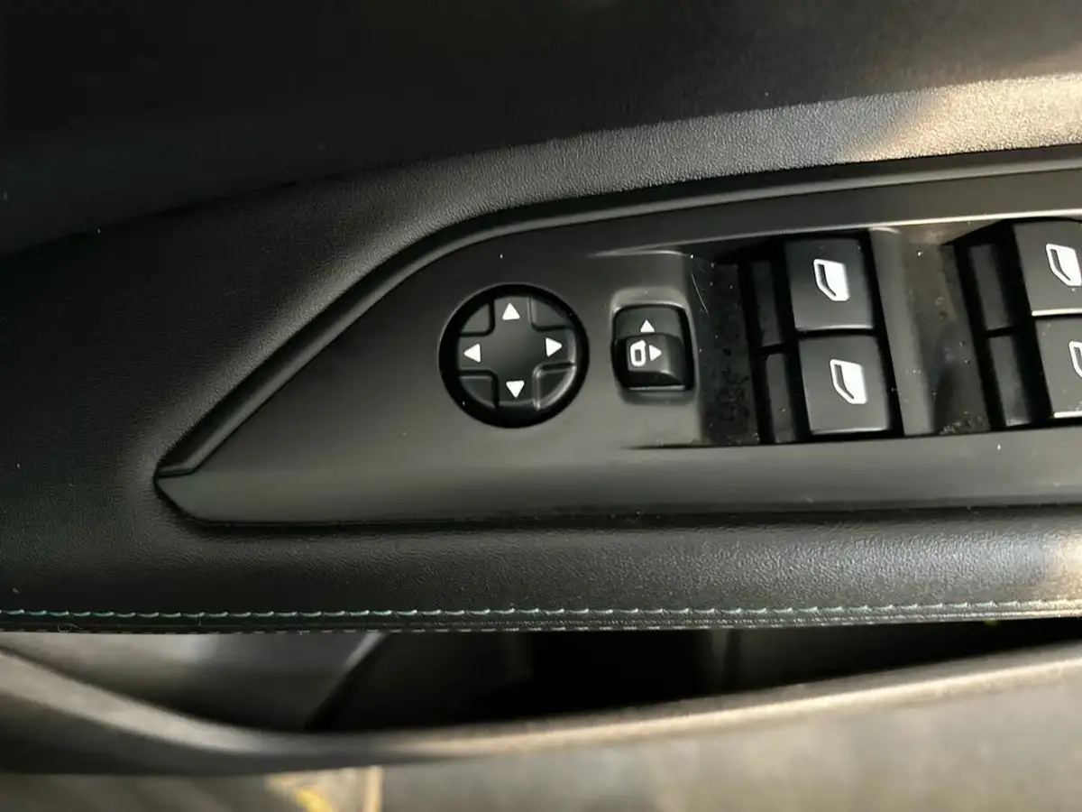 2021-peugeot-3008-suv-12-puretech-allure-big-29