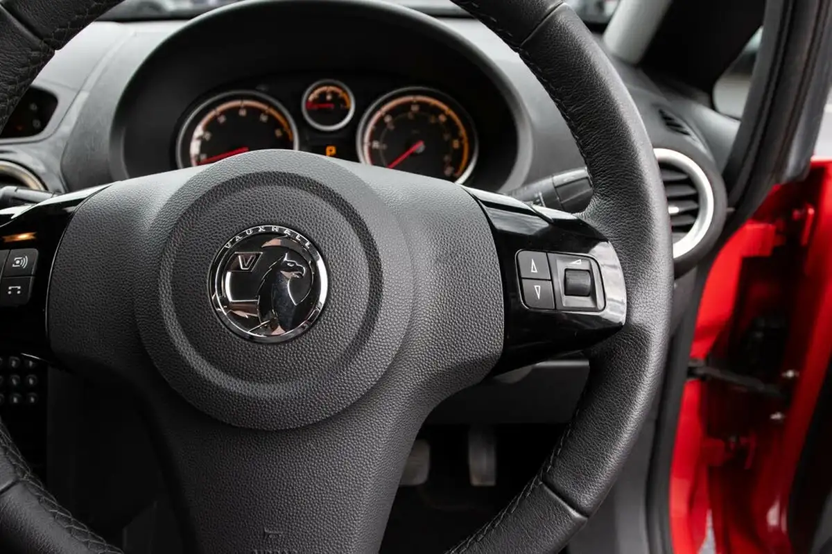 2013-vauxhall-corsa-14-se-100ps-ac-5d-1398cc-auto-big-19