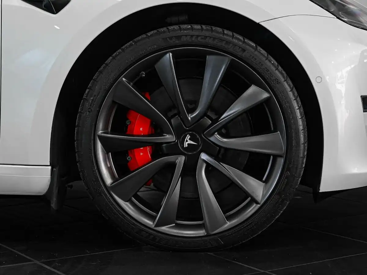 2020-tesla-model-3-e-performance-big-6