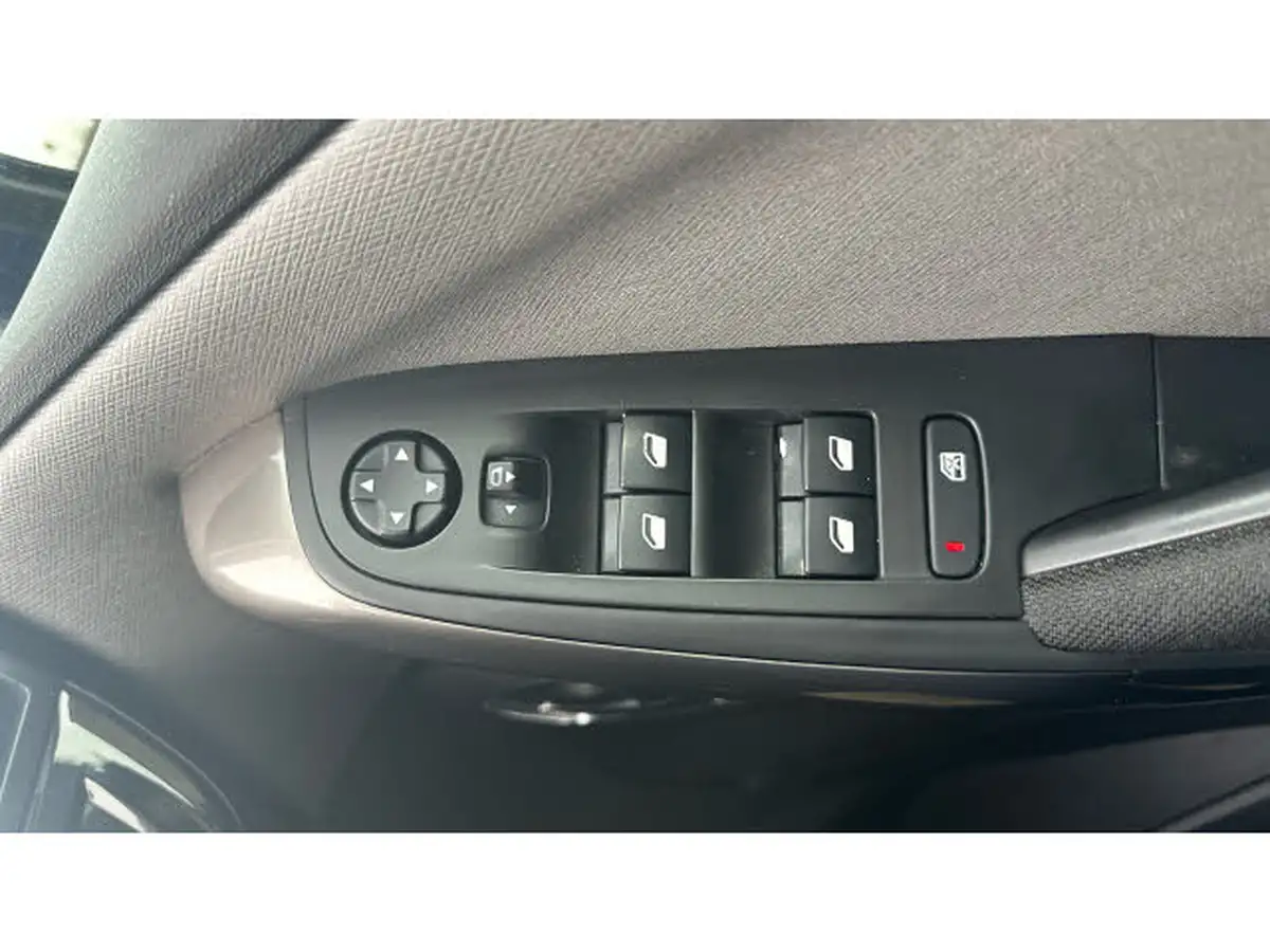 2018-citroen-c4-spacetourer-12-puretech-flair-big-25