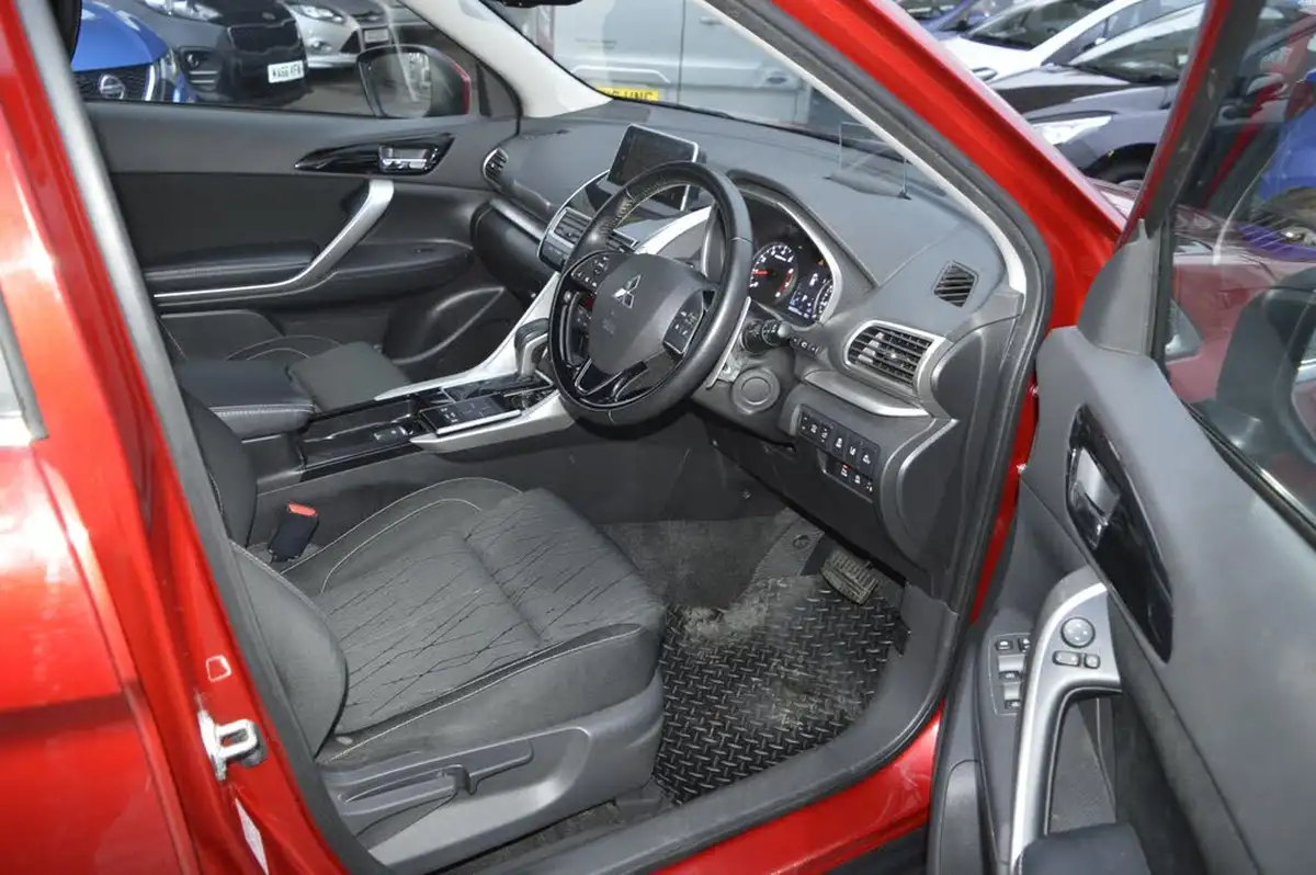 2019-mitsubishi-eclipse-cross-15-3-auto-big-13