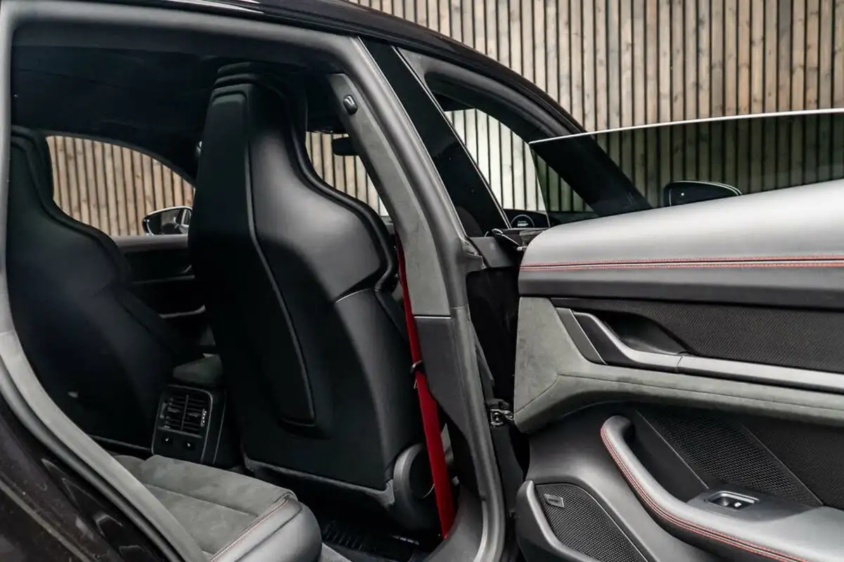 2023-porsche-taycan-e-gts-sport-turismo-big-39