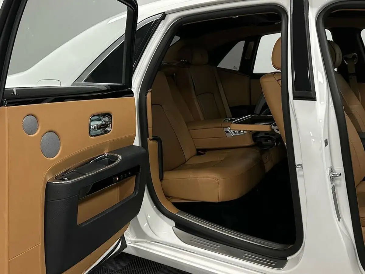 2013-rolls-royce-ghost-66-big-40