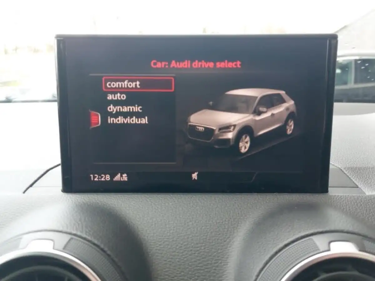 2019-audi-q2-10-30-tfsi-black-edition-big-16