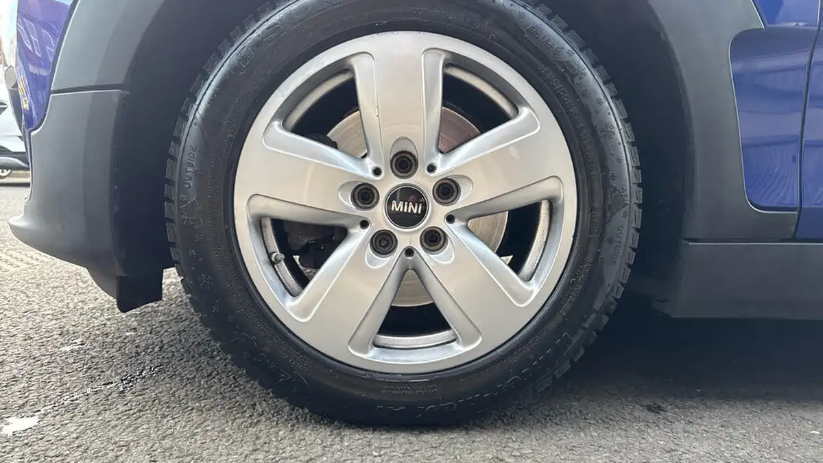 2020-mini-clubman-15-cooper-classic-big-13