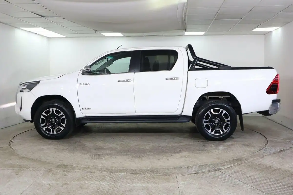 2021-toyota-hi-lux-28d-4d-invincible-204hpeu6d-auto-big-6