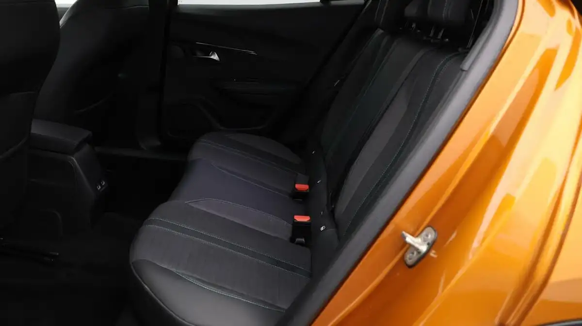 2021-peugeot-2008-suv-12-puretech-allure-premium-100bhp-big-15