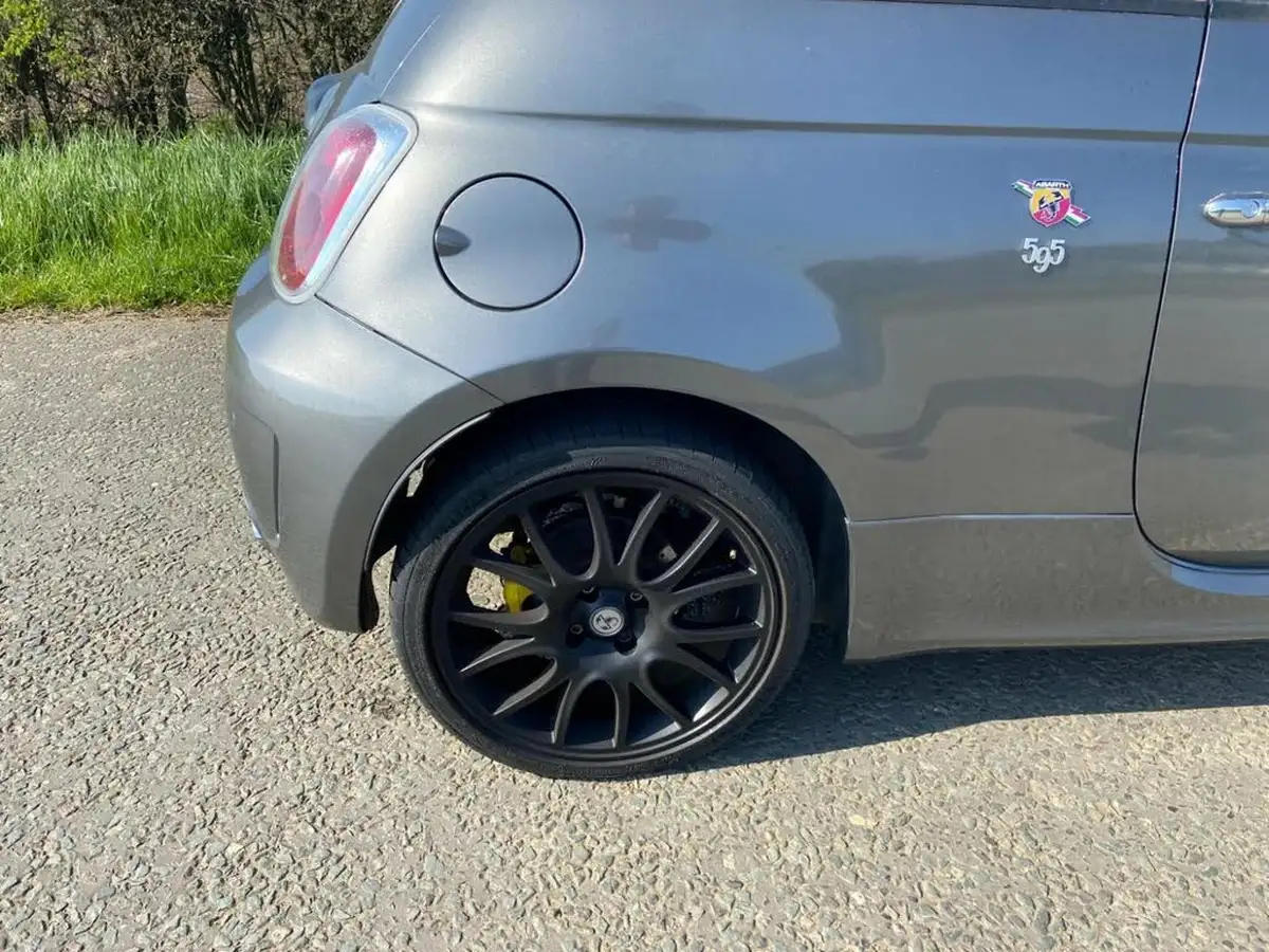 2016-abarth-500-14-tjet-595-competizione-big-21
