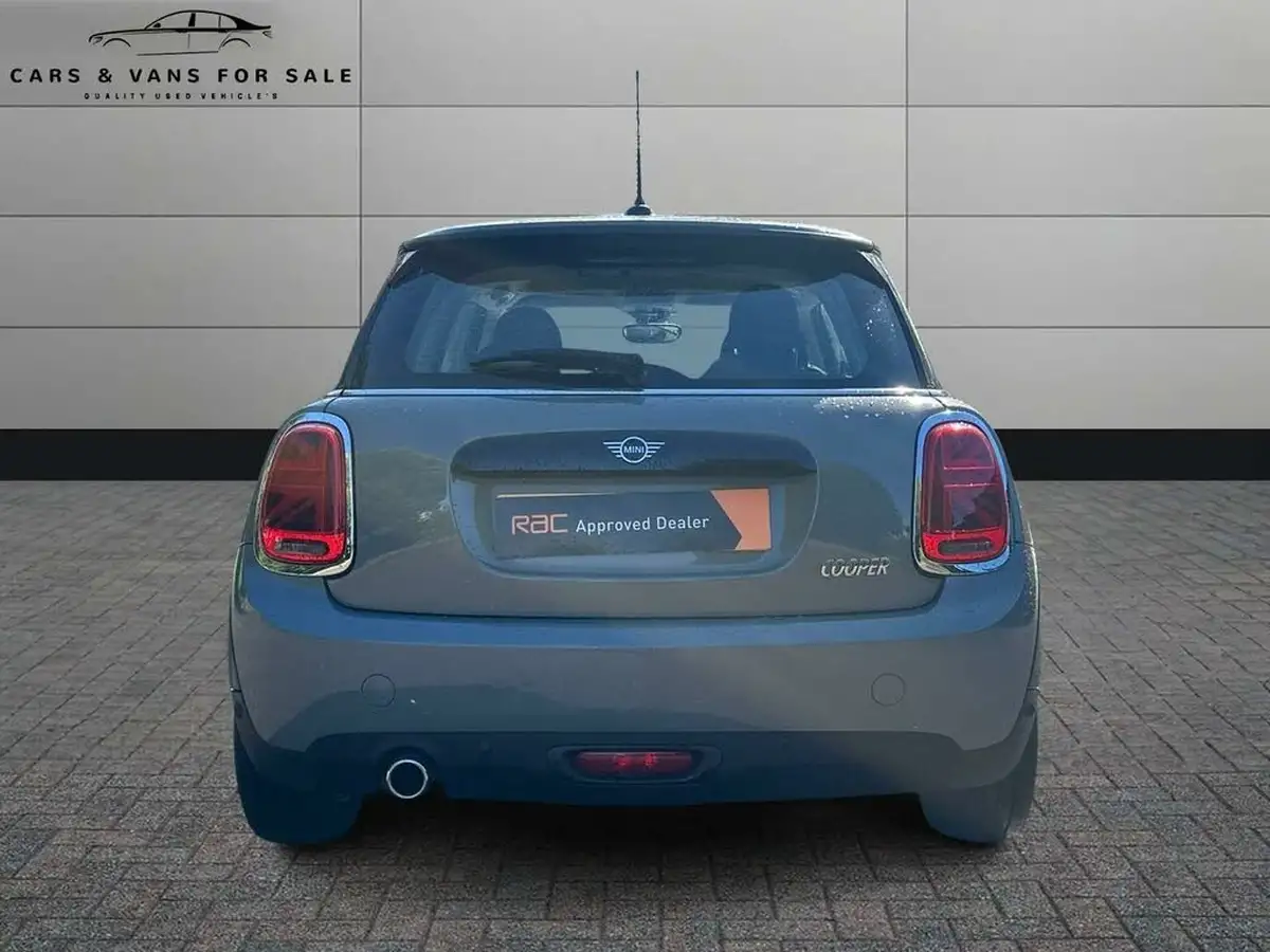2019-mini-cooper-15-cooper-classic-hatchback-3d-big-10