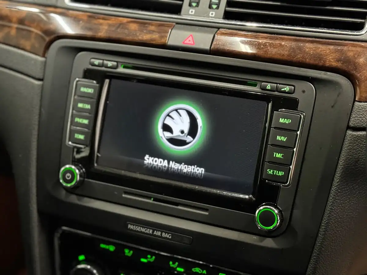 2015-skoda-superb-18-elegance-hatchback-big-21