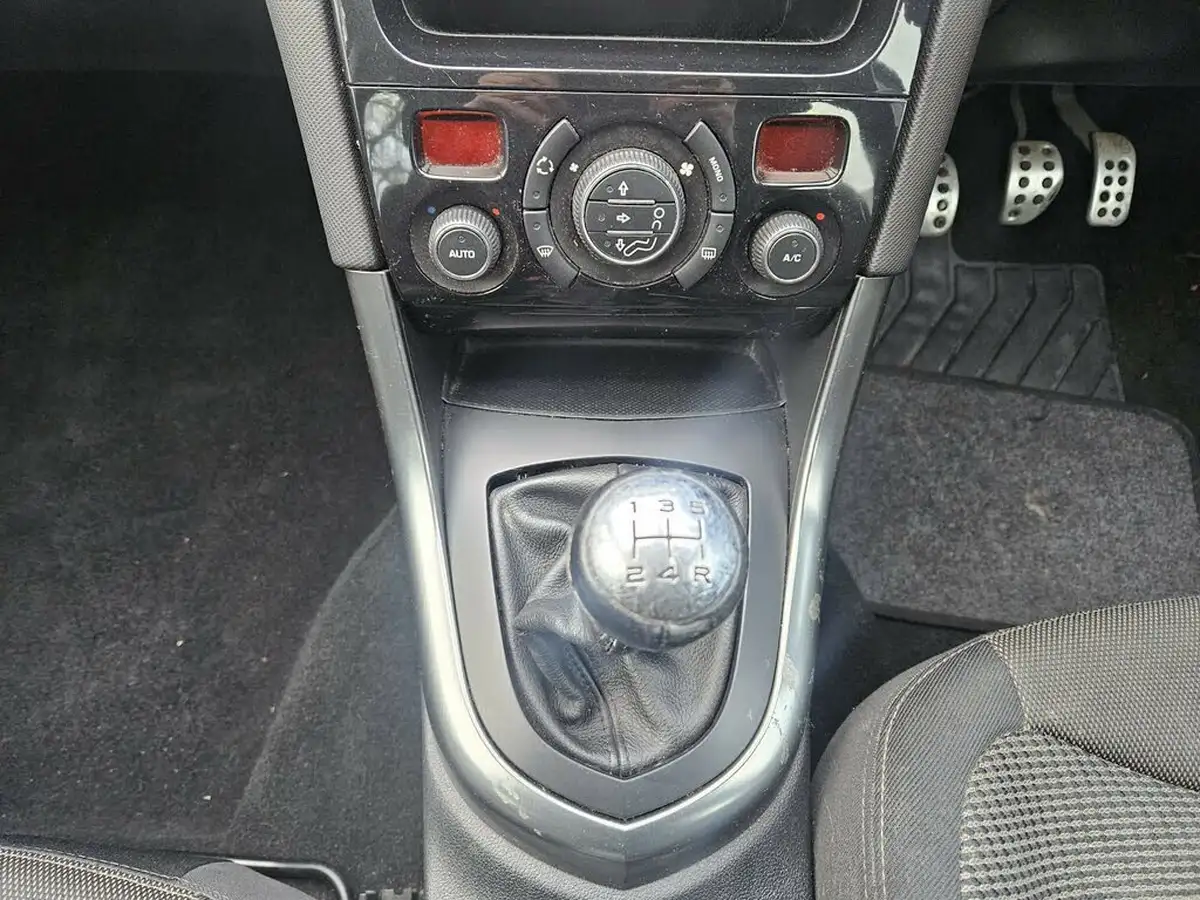 2013-peugeot-308-16hdi-active-fap-nav-big-14