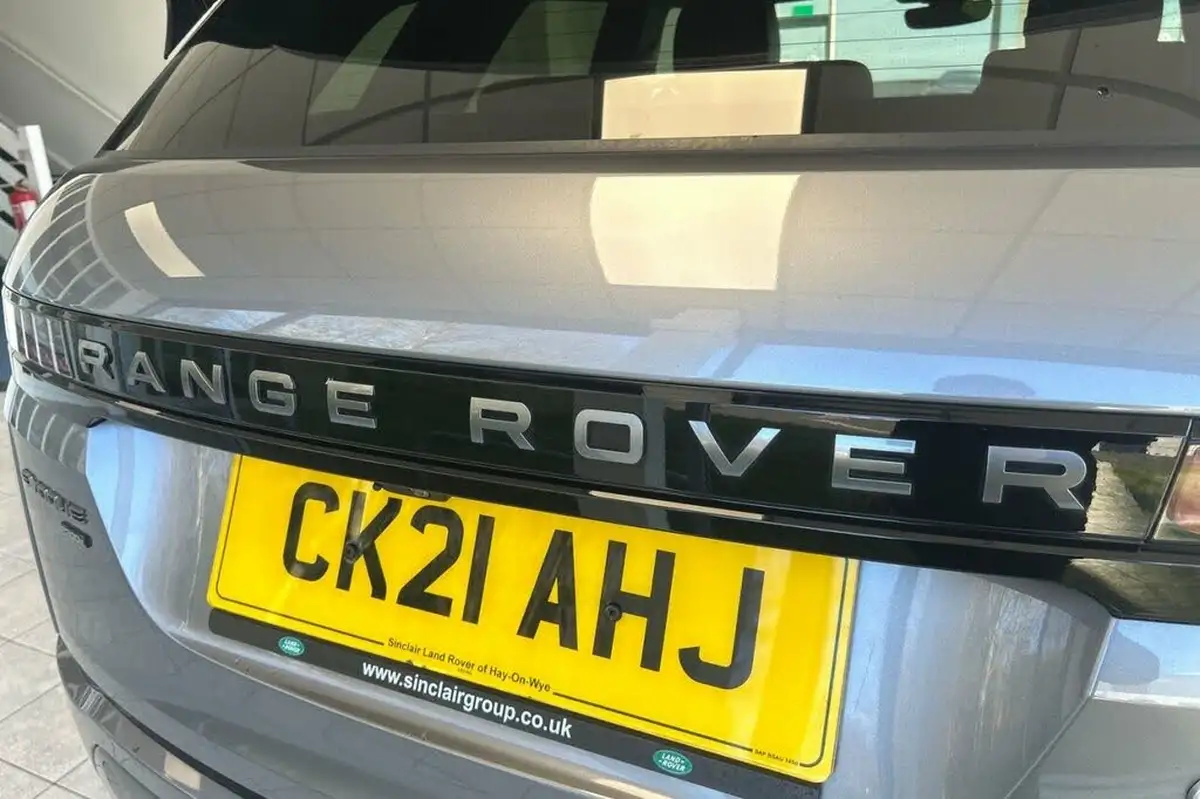 2021-land-rover-range-rover-evoque-15-p300e-r-dynamic-se-big-37