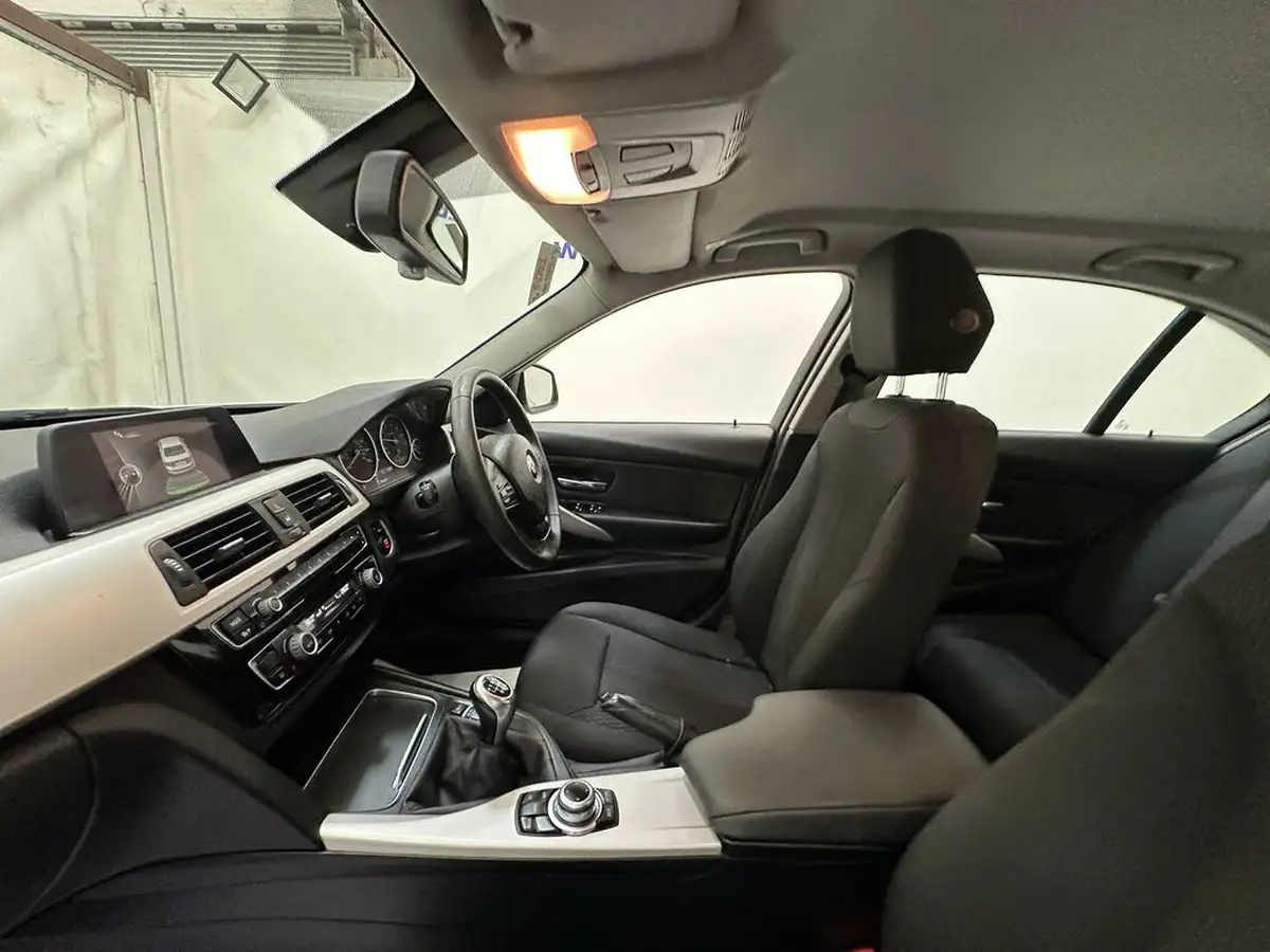 2016-bmw-3-series-15-318i-se-saloon-4d-big-22