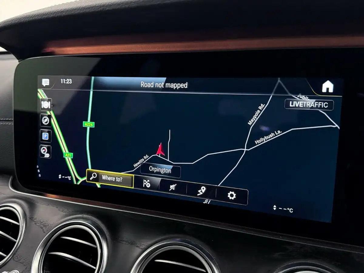 2020-mercedes-benz-e-class-20d-e300de-amg-line-eq-power-saloon-4d-big-44