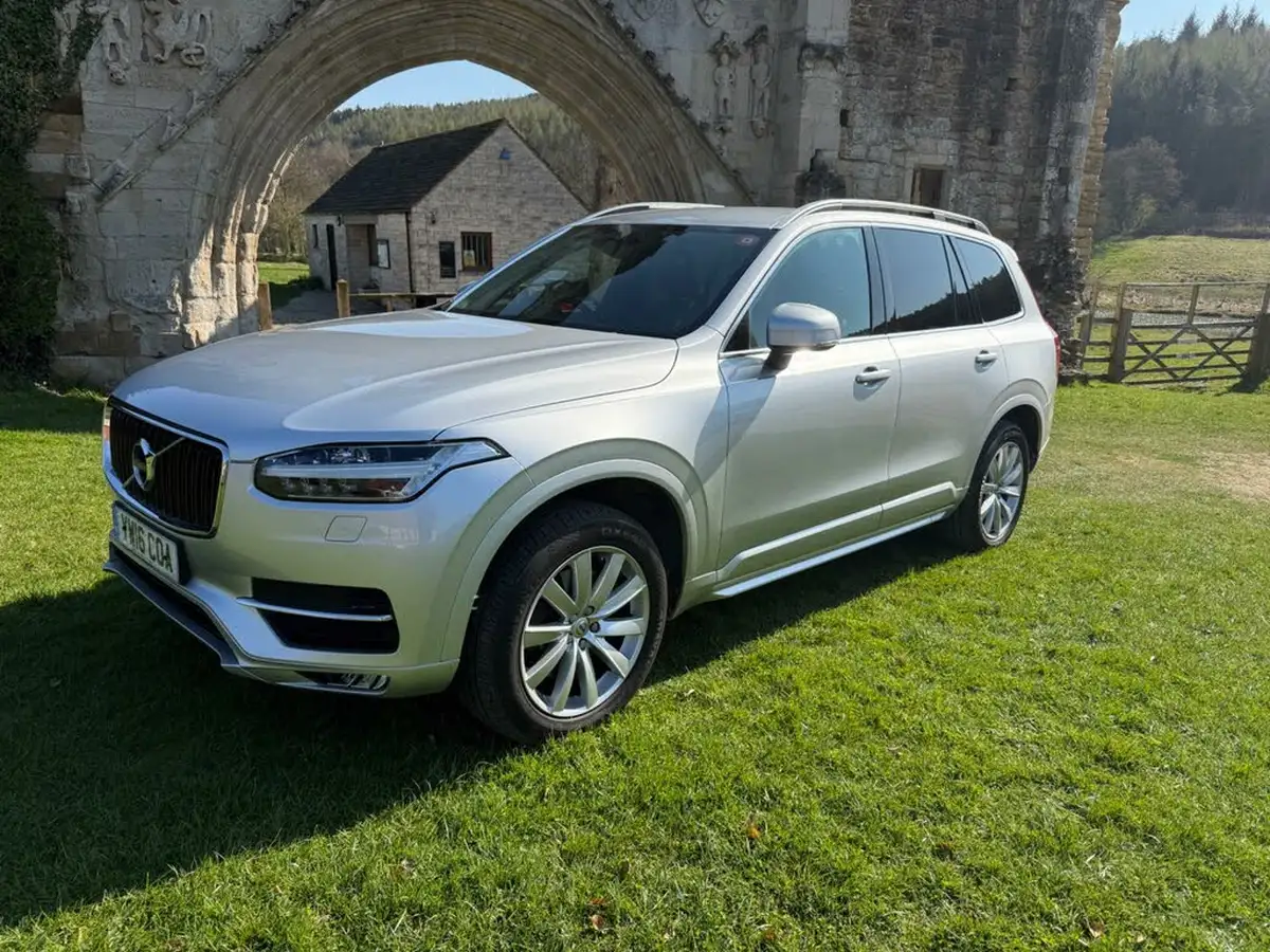 2016-volvo-xc90-20td-momentum-big-2