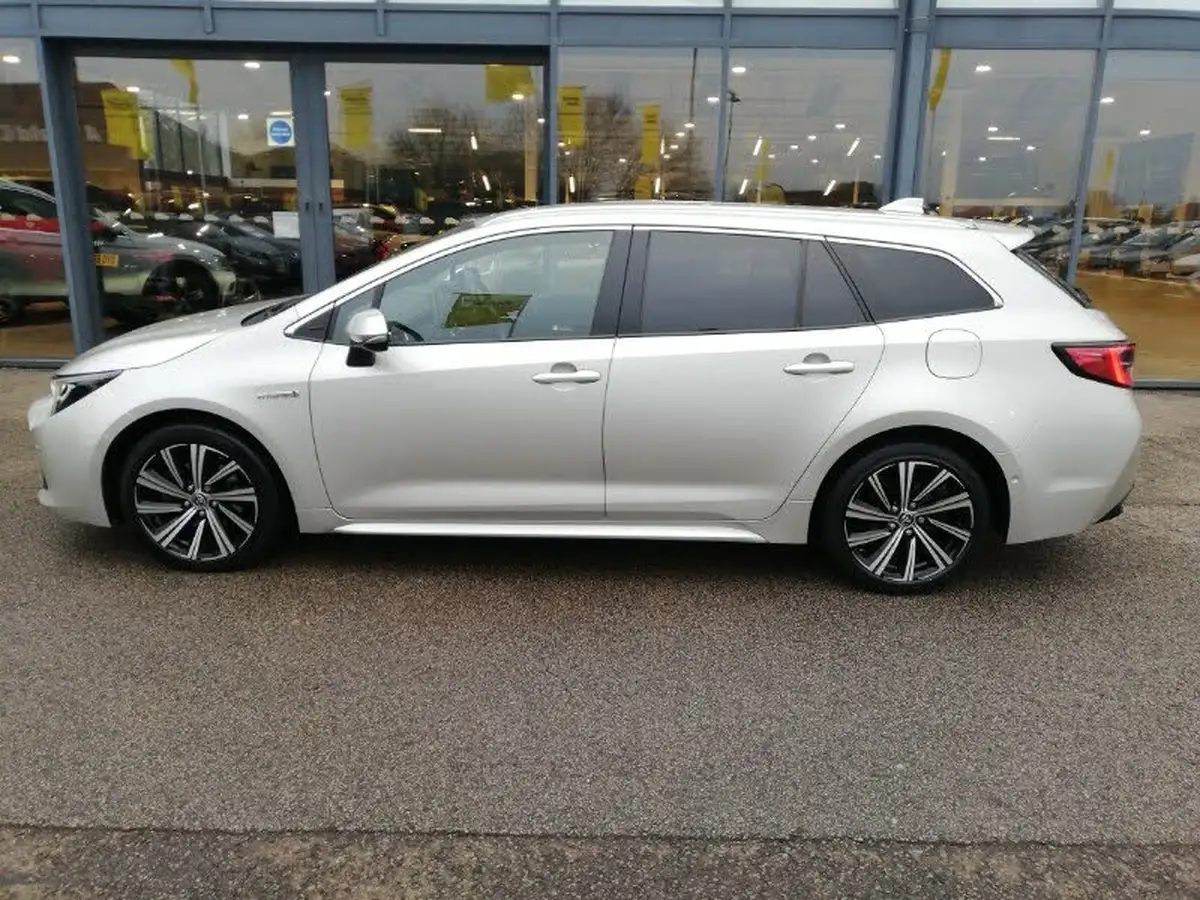 2022-toyota-corolla-20-vvt-i-design-181bhp-spare-wheel-touring-sports-big-3